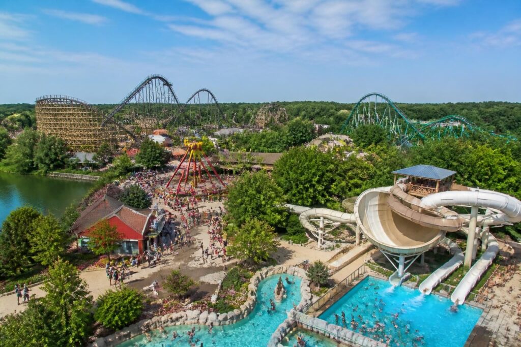 découvrez bellewaerde, le parc d'attractions et aquapark incontournable en belgique. tout savoir sur les attractions, les activités aquatiques, les horaires et les tarifs pour une visite inoubliable en famille ou entre amis.